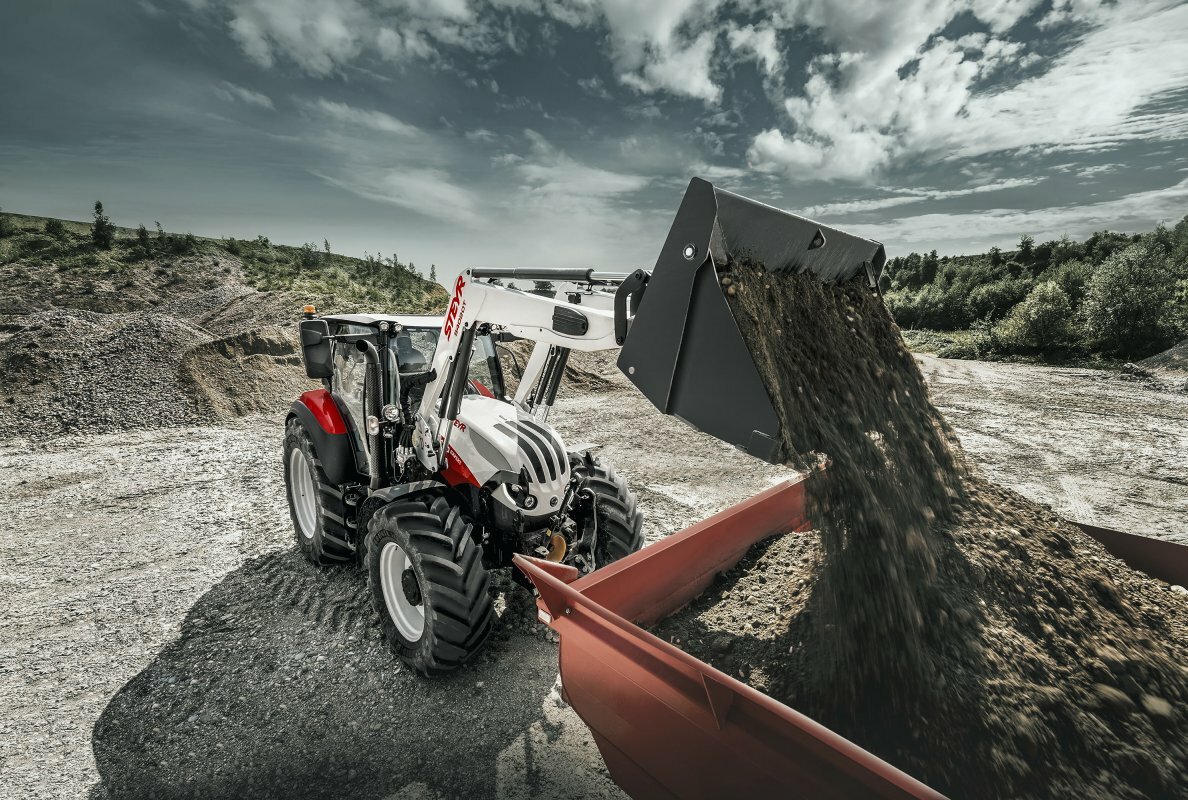 More choice for Steyr expert customers: Two transmissions and three feature packs
